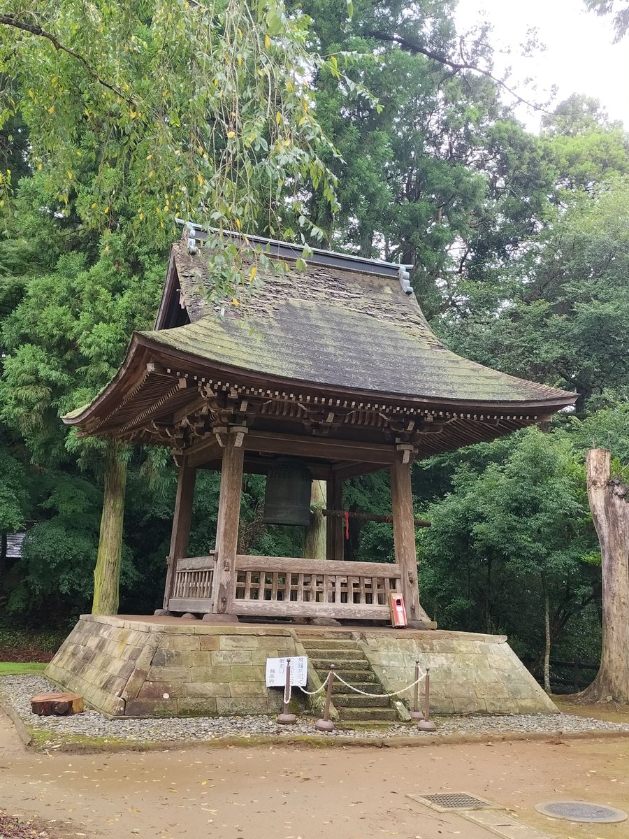 hachanne's tweet photo. チーバくんがレベル5で毒々しい色味になった日の午前中に見に行ったお寺…帰り道の高速は、前の車が霞んで見えねー！レベルの土砂降りだったんですが、通過後土砂崩れで通行止めに。一般道も冠水したらしく放置車両累々に。思い返すにどえらい一日でした… https://t.co/oD3iTBifcO