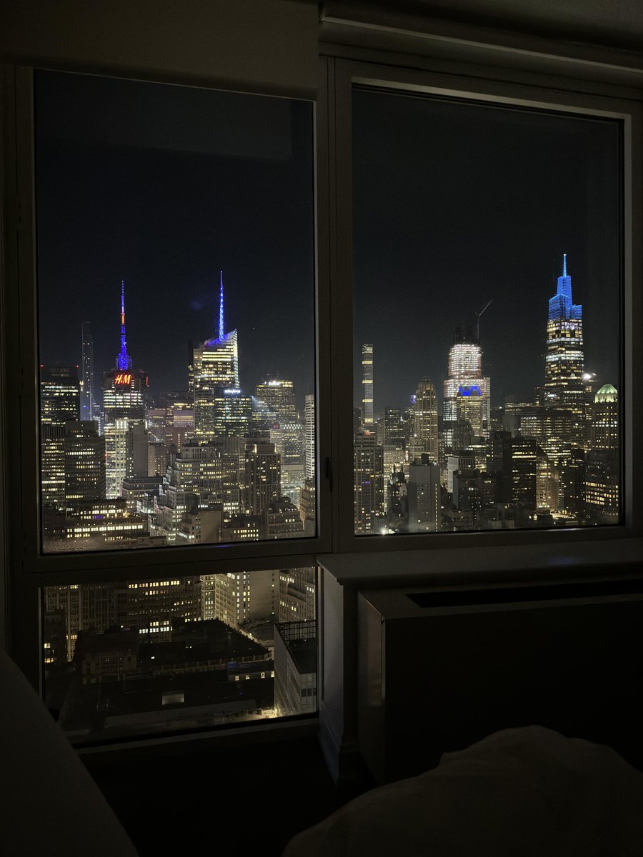 Beelive1Bee's tweet photo. Actually, enjoying the night view from home like this is quite nice https://t.co/G7THeIERK3