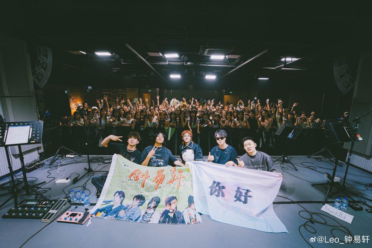 Pop60320636's tweet photo. Nothing beats the vibe of a live acoustic set – crisp vocals, raw guitar riffs, and that unfiltered energy connecting the stage to every listener https://t.co/D4QShYkdDZ