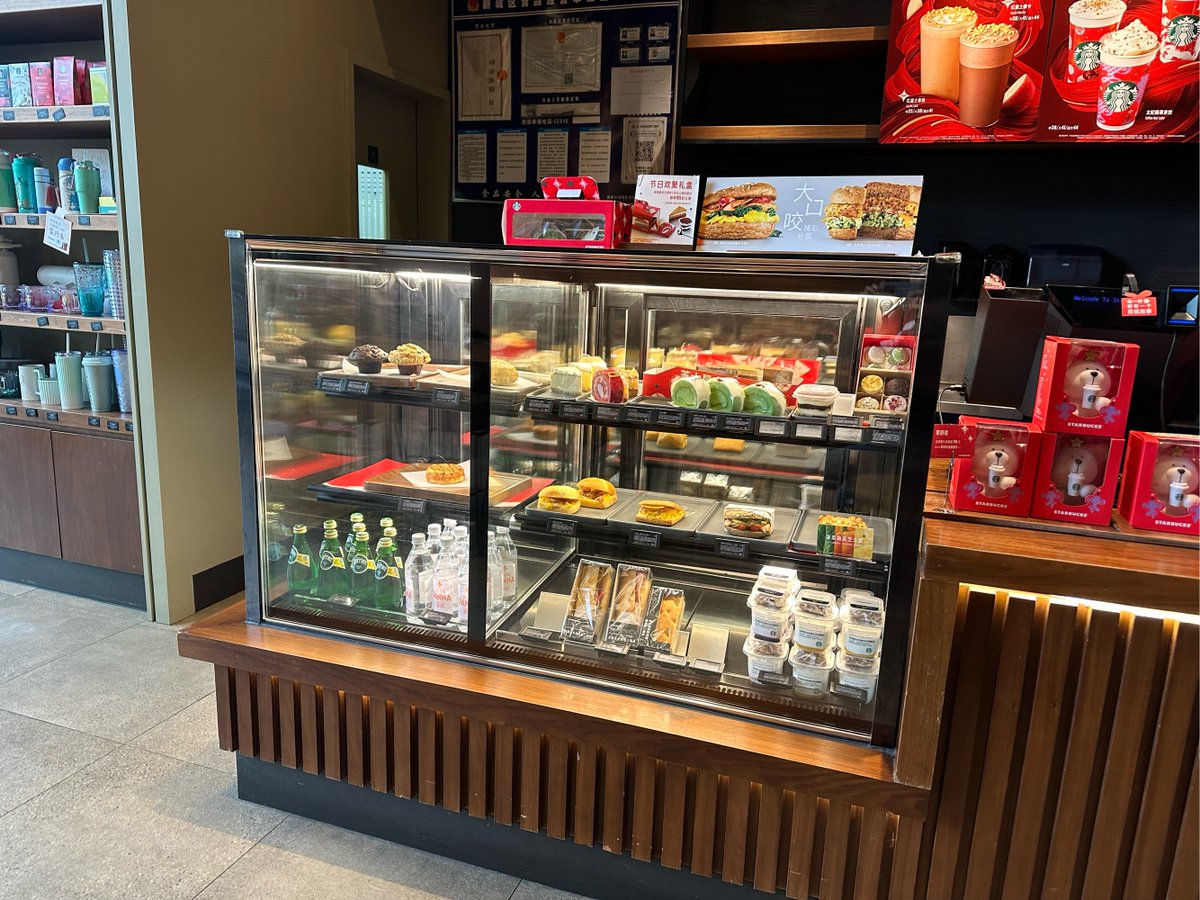 LewisRothwell3's tweet photo. Just tried the new café in downtown! Their iced matcha latte with honey boba is a game-changer—smooth, not too sweet, perfect pick-me-up for a busy morning. #LocalFind #NewExperience， https://t.co/kmQdUtW5NS