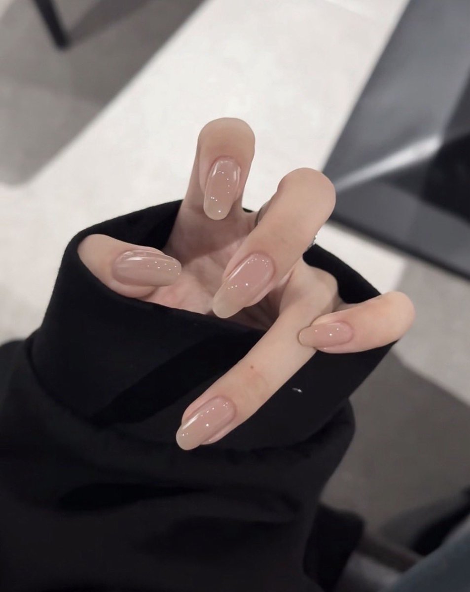 jripupupu_'s tweet photo. 友達のストーリーに映ってたナチュラルネイルが可愛すぎてめっちゃ悩む…♡ https://t.co/k0tKNHeiTS
