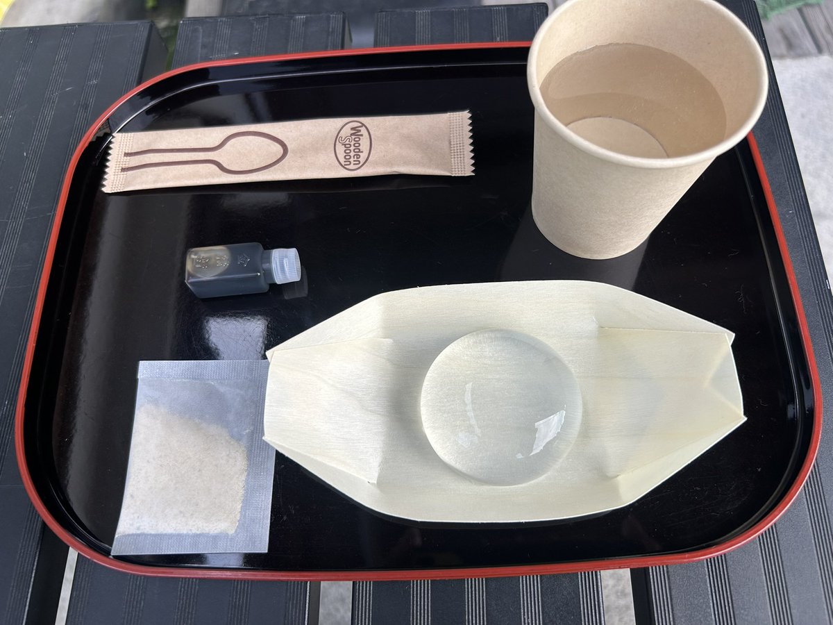 ao_0101_Chartos's tweet photo. デザートに水信玄餅✨️

山梨まで戻ってきて夏限定の名物を今年も食べに来た😋
賞味期限が30分なのでテイクアウトが不可な水信玄餅(*´༥`*)ｳﾏｳﾏ
そしてお土産に生信玄餅🍡こっちは賞味期限3日😏 https://t.co/DCjZXrHmkM