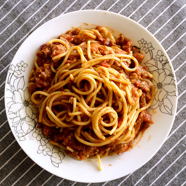 mathieu5steven's tweet photo. [Cozy weekday dinner = homemade tomato pasta with a side of fresh spinach  Nothing hits quite like simple, tasty comfort food!]， https://t.co/3Pzal0uwdu