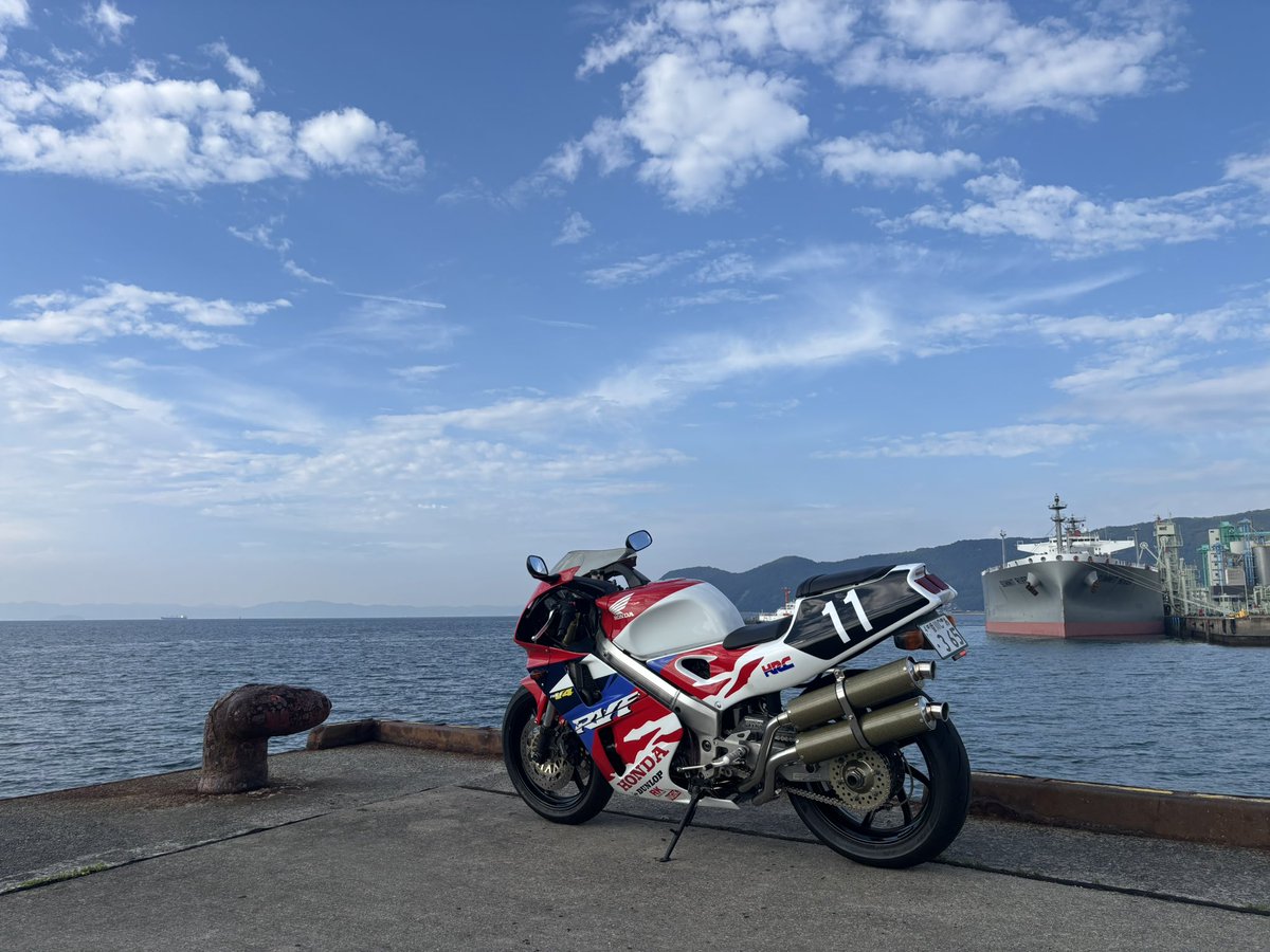 dennsetu2006427's tweet photo. @yamamotoracing お盆休み前に届きました！
早速取り付けて試走してきました！
待ちに待った２本出しサイレンサー♫
V4サウンド最高です🦻🏻👍🏻
この後ちゃんと「specA」エンブレム取り付けてますw https://t.co/EKrlTikrsn