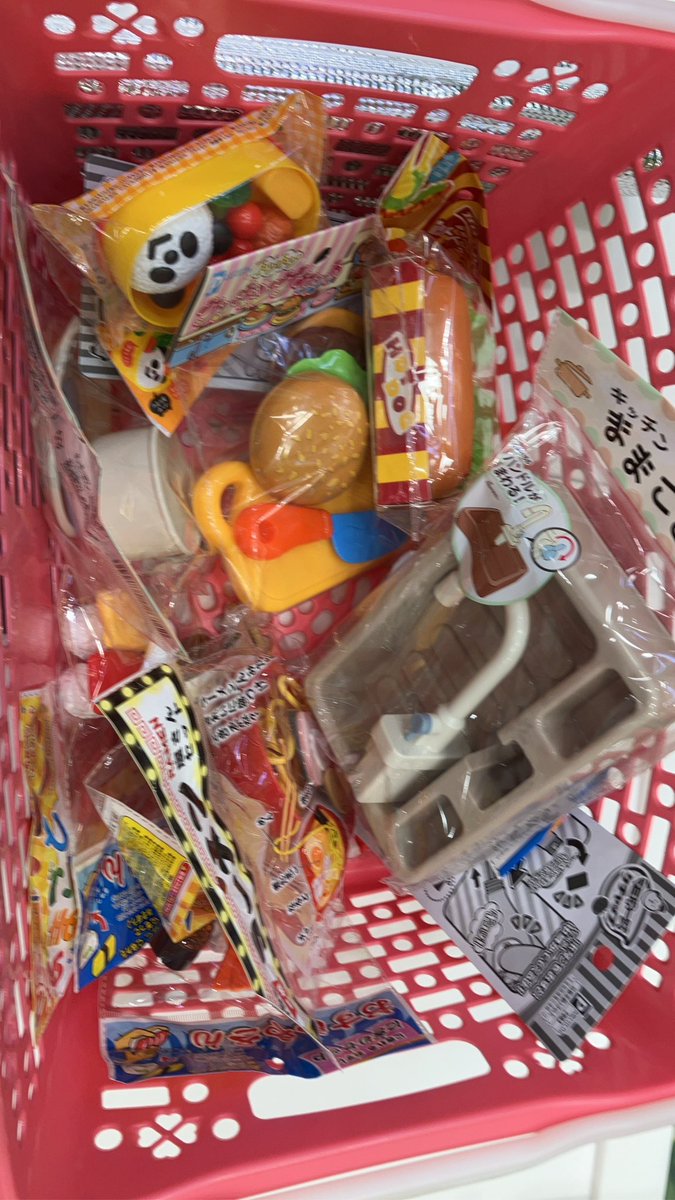 0818marumaru's tweet photo. ようやく🚗の整備をする気になったのでブレーキフルードとパワステフルード交換しました🚗家でできるのは趣味としては最高です😃
その後セリアにおままごと道具を買いに行き娘とおままごと三昧‼️ https://t.co/N4GikTR4vb