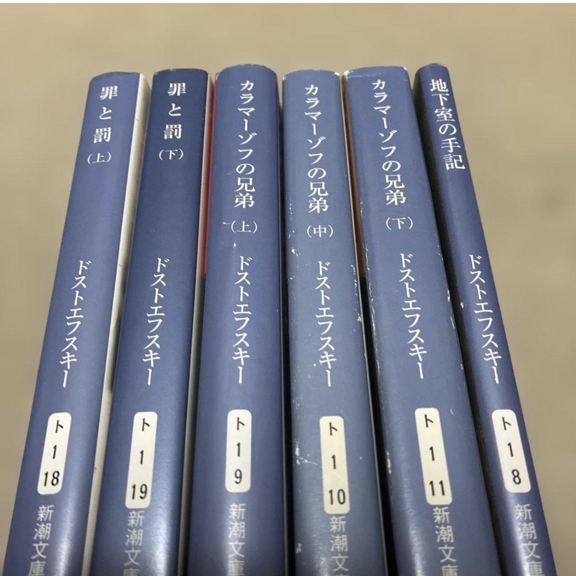 TENTACT35's tweet photo. ドストエフスキー読んだことない（恥ずかしい）んですが、これぜんぶ読み切るのにどれくらい時間必要ですか？ https://t.co/1qEuxiRXd7