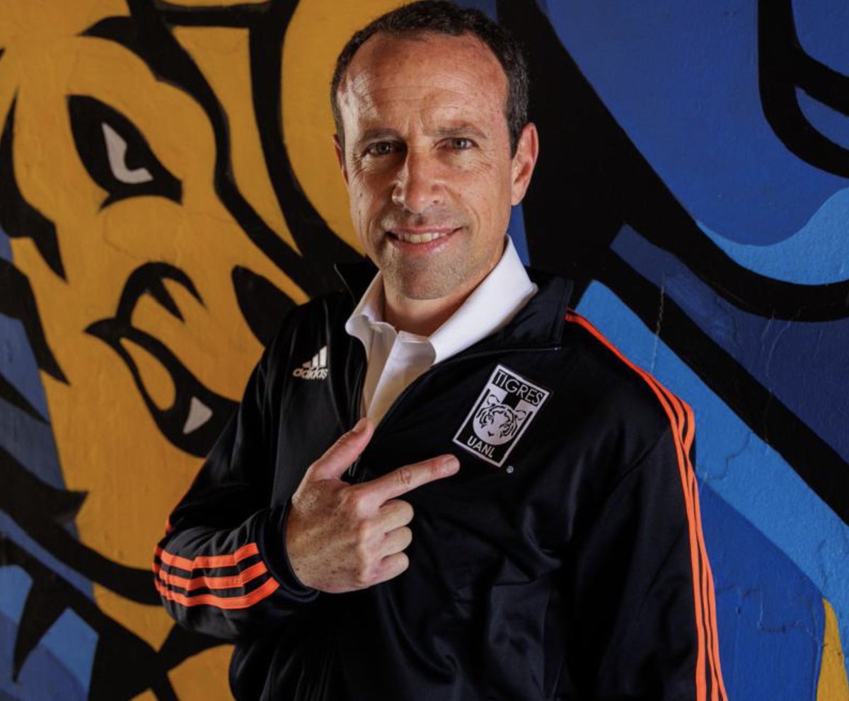 RafaDato2's tweet photo. Este par debe irse de Tigres

Es terrible como arruinaron uno de los proyectos más importantes del futbol mexicano en sólo dos años 

Dos inútiles destrozando al Equipo de la Década https://t.co/fp6HSJy2k2