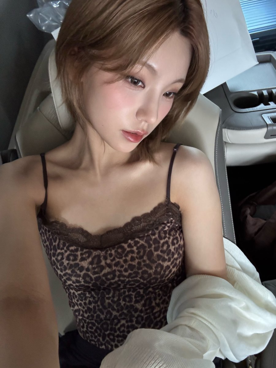 TCYCRV's tweet photo. SO HOT… https://t.co/Gb9botIuEn
