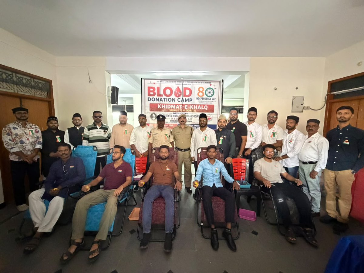 islaminind's tweet photo. 🇮🇳 Flag Hoisting & Blood Donation Camp 🩸

On the occasion of India’s 80th Independence Day, Jamaat-e-Ahmadiyya #Hyderabad organised a Flag Hoisting Ceremony at Masjid-ul-Hamd, Sayeedabad.

The event was graced by distinguished guests, including the Detective Inspector, Sub-Inspector, President of the Madannapet Mandi Managing Committee and members of the Red Cross Society. A total of 25 guests attended the programme.

Majlis Khuddamul Ahmadiyya Hyderabad also organised a Blood Donation Camp, where 25 Khuddam generously donated blood in the spirit of serving humanity.

🇮🇳 Faith. Service. Nation. Humanity.

#IndependenceDay #India #Ahmadiyya #Khuddam #BloodDonation #CommunityService #LoveForAllHatredForNone