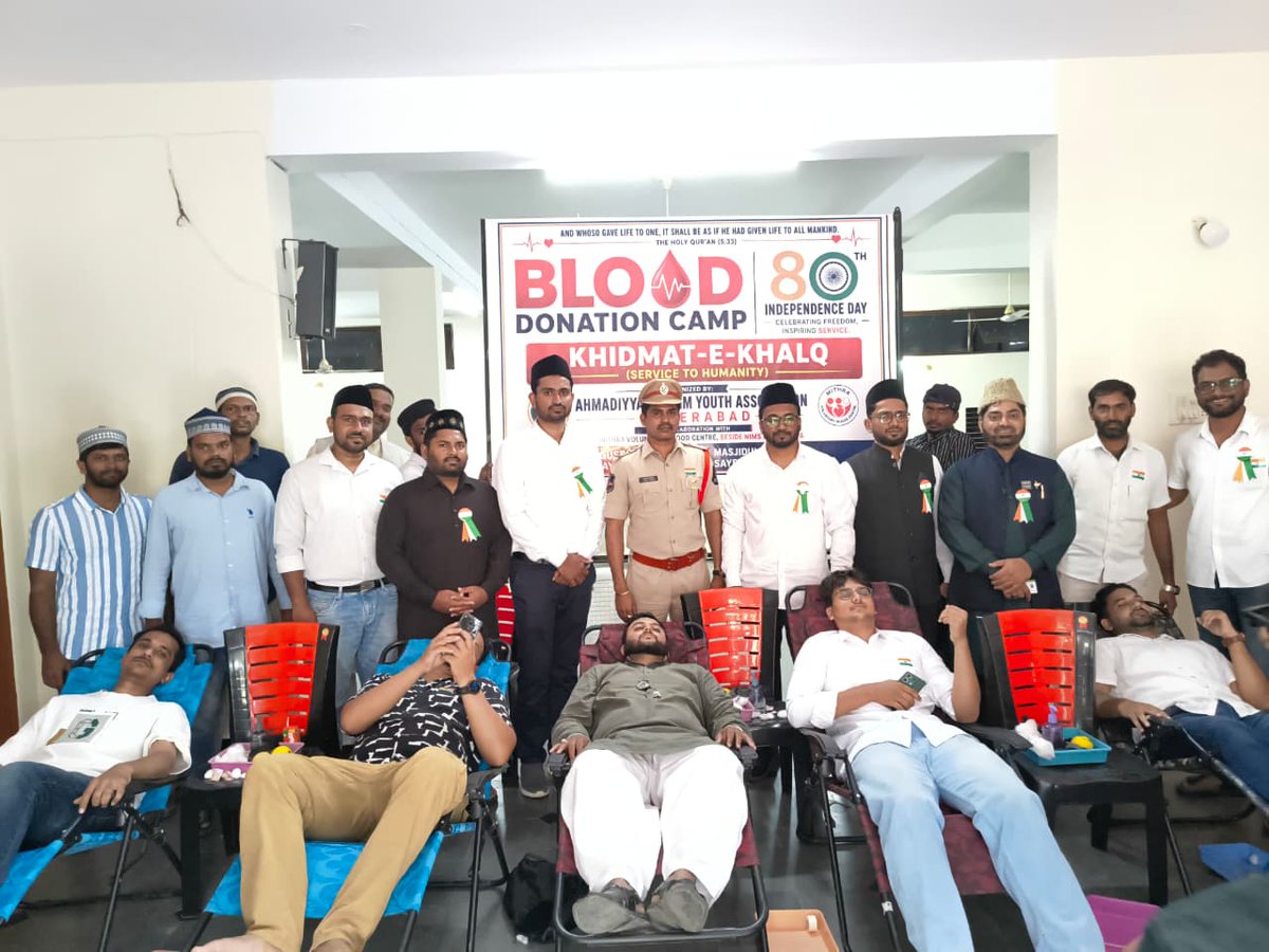 islaminind's tweet photo. 🇮🇳 Flag Hoisting & Blood Donation Camp 🩸

On the occasion of India’s 80th Independence Day, Jamaat-e-Ahmadiyya #Hyderabad organised a Flag Hoisting Ceremony at Masjid-ul-Hamd, Sayeedabad.

The event was graced by distinguished guests, including the Detective Inspector, Sub-Inspector, President of the Madannapet Mandi Managing Committee and members of the Red Cross Society. A total of 25 guests attended the programme.

Majlis Khuddamul Ahmadiyya Hyderabad also organised a Blood Donation Camp, where 25 Khuddam generously donated blood in the spirit of serving humanity.

🇮🇳 Faith. Service. Nation. Humanity.

#IndependenceDay #India #Ahmadiyya #Khuddam #BloodDonation #CommunityService #LoveForAllHatredForNone