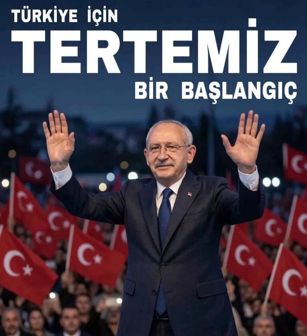 cengizyer1's tweet photo. Siyasetin gürültüsünde sessiz ve bilge bir Devlet adamı... 
Kemal KILIÇDAROĞLU 

Türkiye'de bazı siyasetçiler makamları büyüdükçe sesini yükseltir.

Bazı siyasetçilerin güç eline geçtiği zaman çevrelerindeki insanları küçültür, kendilerini büyütür.

Bazı siyasetçiler siyaseti bir meslekten çok bir iktidar mücadelesi, iktidarı da kişisel bir başarı hikayesi olarak görür.

Bir de başka türden siyasetçiler vardır.

Onlar ise makamın insanı büyütmediğini; insanın makama anlam kattığını bilir.

Sayın Kemal Kılıçdaroğlu'nu anlatırken çoğu zaman seçim sonuçlarından, parti yönetiminden, siyasi tartışmalardan, başarılarından ya da başarısızlıklarından söz edildi. 
Oysa Sayın Kılıçdaroğlu'nun siyasal kişiliğinin en az konuşulan tarafı başka bir yerde duruyor...

Devlet adamlığı.

Çünkü devlet adamlığı, yalnızca devleti yönetmek demek değildir.

Devlet adamlığı; devletin kendisinden daha büyük bir kişilik iddiasında bulunmamaktır.

Devlet adamlığı; makamı kendisinin mülkü, devleti kendi çevresinin imkanı, siyaseti de kişisel servetin veya şöhretin aracı olarak görmemek, güç sahibi olduğunda bile ölçüsünü kaybetmemektir.

Sayın Kılıçdaroğlu'nun kamu hayatındaki çizgisine bakıldığında, bunun tesadüfi bir siyasi söylem olmadığı görülecektir. 
Maliye Bakanlığında hesap uzmanlığından Gelirler Genel Müdürlüğüne, Bağ-Kur ve SSK Genel Müdürlüğünden Çalışma ve Sosyal Güvenlik Bakanlığı Müsteşar Yardımcılığına uzanan uzun bir bürokrasi tecrübesi vardır. 
TBMM'nin resmi özgeçmişinde de bu görevler ayrıntılı biçimde yer almaktadır.

Bence bu ayrıntı önemlidir.

Çünkü Sayın Kılıçdaroğlu siyasete, devletin kapısından içeri ilk kez giren bir siyasetçi olarak değil; devlet mekanizmasının nasıl çalıştığını içeriden bilen bir kamu yöneticisi olarak girdi.

Bu nedenle de onun siyaset anlayışında makamdan çok kurumlar, kişilerden çok devlet, taktir edilmekten çok hesap verme-hesap sorma düşüncesi öne çıktı.

Mesele zengin olmak değil, emanete el sürmemektir!

Bir siyasetçiyi yalnızca sahip olduğu mal varlığıyla, makamıyla veya ekonomik gücüyle değerlendirmek kolaydır.

Oysa tam da bu noktada; Elinin altında kamu gücü varken ne yaptın? sorusu önemlidir. 

Çünkü kamu görevi, kişiye verilmiş bir ayrıcalık değil; millete karşı verilmiş bir emanettir.

Sayın Kılıçdaroğlu'nun siyasetinin merkezine yerleştirdiği “temiz ve ahlaklı siyaset ” anlayışı tam da burada anlam kazanıyor.

2021'de TBMM Grup Toplantısı'nda açıkça, siyasette alınan her kuruşun millete hesabının verilmesi gerektiğini söylemiş; temiz siyaset, temiz toplum ve ahlaklı siyaset vurgusu yapmıştı.

Bu söylem, tesadüfen söylenen bir siyasi söylem değildir.

Çünkü demokrasi yalnızca sandıkla ölçülen bir yönetim değildir.

Demokrasi aynı zamanda hesap verebilirliktir.

Seçimlerde oy istemek kolaydır.

Ancak; o oyu aldıktan sonra millete karşı sorumluluğu unutmamaktır.

Sayın Kılıçdaroğlu'nun devlet adamlığı en çok da “devlet” ile “iktidar” arasındaki farkta görülür

Türkiye'nin en büyük siyasal sorunlarından biri, devlet ile hükümet arasındaki sınırın zaman zaman birbirine karıştırılmasıdır.

Oysa devlet kalıcıdır ve devam eder. 

Hükümetler ise geçicidir.

İşte Sayın Kılıçdaroğlu'nun yıllardır yaptığı vurgulardan biri tam olarak budur;

“Devlet bir şirket değildir. Devlet bir kişinin malı hiç değildir.”

Bu cümle, aslında onun devlet anlayışının özeti gibidir.

Devletin kişiselleştirilmesine karşı çıkmak…

Liyakati savunmak…

Akrabalık ve yakınlık ilişkilerinin devlet yönetiminin önüne geçmemesini istemek…

Bunların tamamı devlet adamlığının temel taşlarıdır.

Çünkü gerçek devlet adamı, “Ben devletim” demez.

Tam tersine;

“Ben geçiciyim, devlet kalıcıdır.” der.

Siyasetin en zor erdemi kendini sınırlayabilmektir.

Günümüz siyasetinde en büyük güç gösterilerinden biri, yüksek sesle konuşmak sanılıyor.

Oysa devlet adamlığının gerçek göstergesi yüksek sesle konuşmak değil, kendini sınırlayabilmektir.

Her yetkiye sahip olmayı istememek…

Her tartışmaya cevap vermemek…
@herkesicinCHP 
@kilicdarogluk