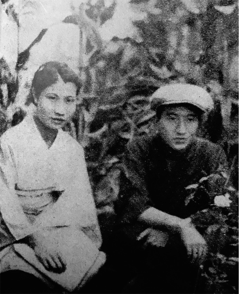 shinjisumaru's tweet photo. お酒を控えてはどうかと夫の健康を気遣う奥さんに対して「酒を飲まなければクスリを飲むことになるが？」という禁止カードで応酬する太宰治。 https://t.co/NtSWKW750S