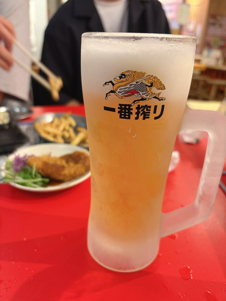 mt1212sn's tweet photo. 友達とアソビルで昼飲み
またまいんずアソビルでライブやって欲しいな https://t.co/TRzQOGENnY