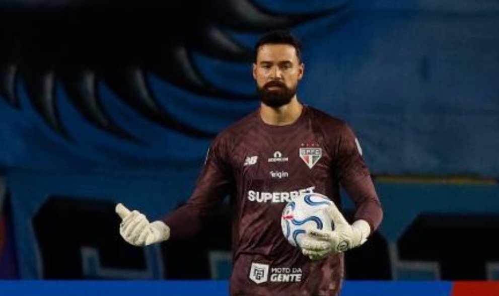 editsstricolor's tweet photo. Pra esse mano aqui não conseguir tirar a titularidade do Rafael, tem que ser muito limitado e incompetente. 

Ele só precisaria saltar pra defender e cobrar um tiro de meta decente. https://t.co/1CUhJQJjrG