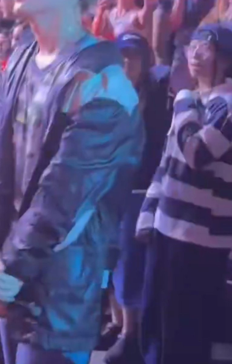 st4rtiss's tweet photo. omg coer dressed like juhoon in the fly cover😭😭 so cute https://t.co/vGcaQ8wYpW