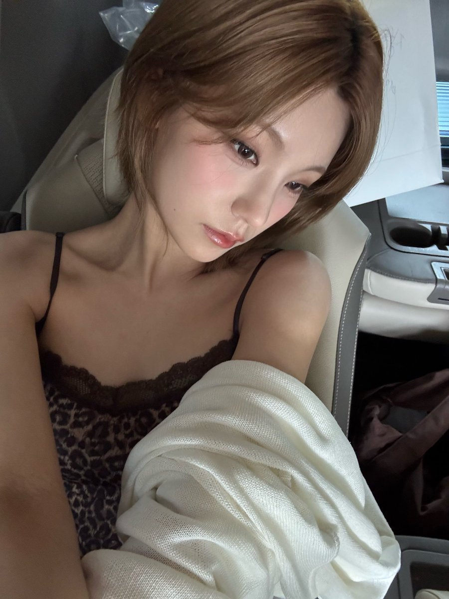 yejigallery's tweet photo. #YEJI yezyizhere instagram update https://t.co/Dvum5PrcbV