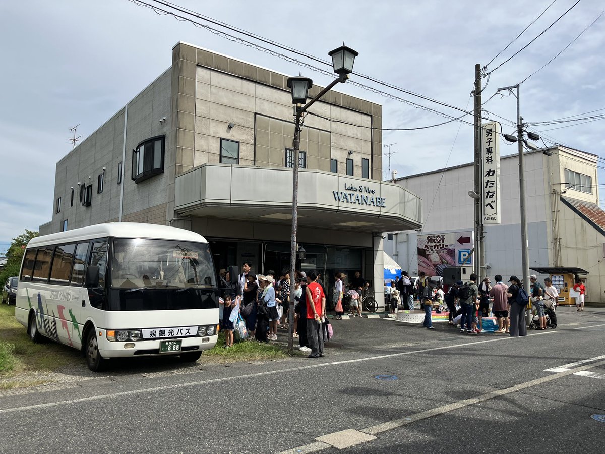 JH0OTV's tweet photo. #五泉水かけ祭り 会場なう
 あんバターホットサンドとレモネードいただきます。 https://t.co/tkXcNYVrbN