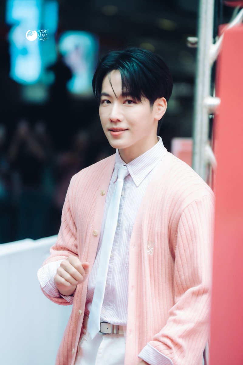 VVonder_War's tweet photo. ☼

                                              👋🏻

                                                ∞

160826

#wonderpic_YW_2026
#warwanarat

Wanarat x LOrealParis TH 
#LOrealLaqueNudexWar https://t.co/oH6XaRpQNF