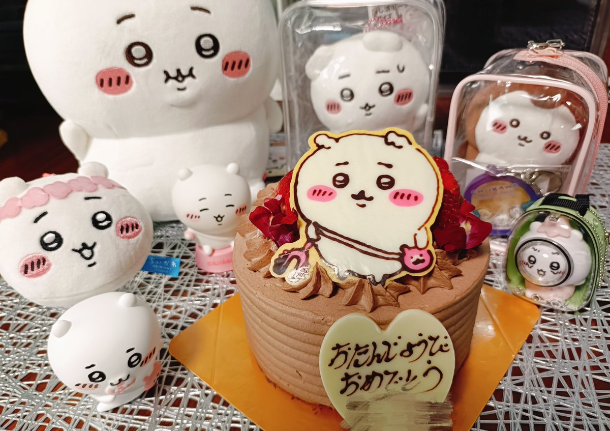 bayapeeee's tweet photo. 旦那が好きな耳びよちいかわで誕生日オーダーケーキ- ̗̀ 🎂  ̖́-
かわいすぎるんだがぁぁぁァ😆♥️ https://t.co/W8EeVKl6Pi