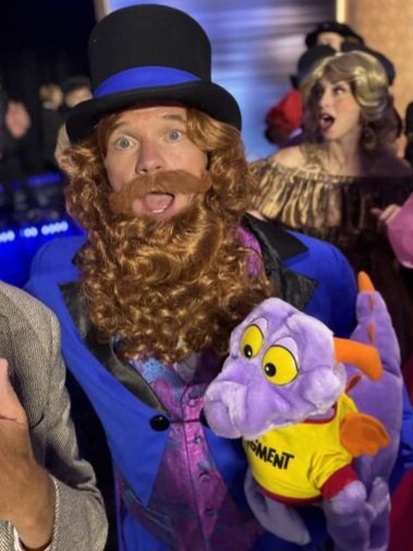 DrewDisneyDude's tweet photo. Neil Patrick Harris as Dreamfinder at the D23 Disney Experiences Showcase. 😭 https://t.co/KsJ7p5DqTD