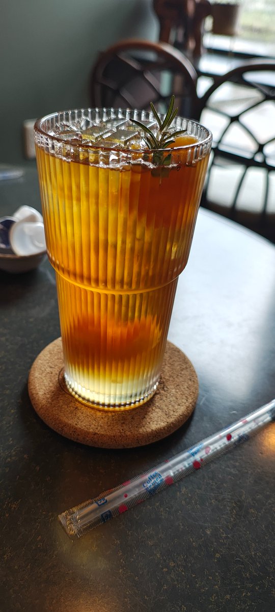 Xyl0C's tweet photo. 紅茶飲みに来た https://t.co/PBpOBdX2Yt