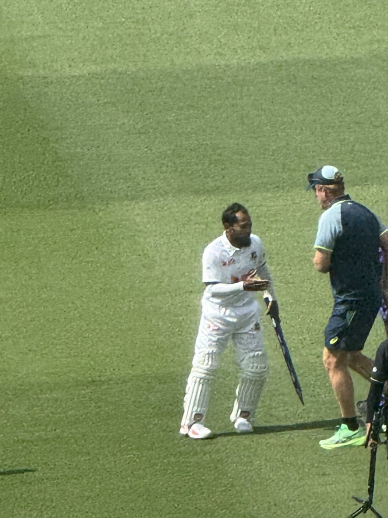 beastieboy07's tweet photo. 21 years he’s been made to wait in his illustrious Test career to finally play a Test in Australia &amp; it’s a win for Mushfiqur Rahim. Only fair that he gets to leave the customary handshakes &amp; go grab a couple of stump memoirs. What a moment https://t.co/85zyRawClt
