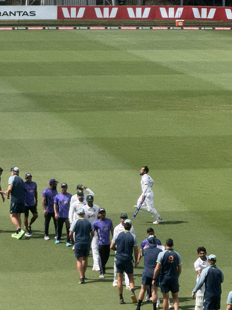 beastieboy07's tweet photo. 21 years he’s been made to wait in his illustrious Test career to finally play a Test in Australia &amp; it’s a win for Mushfiqur Rahim. Only fair that he gets to leave the customary handshakes &amp; go grab a couple of stump memoirs. What a moment https://t.co/85zyRawClt