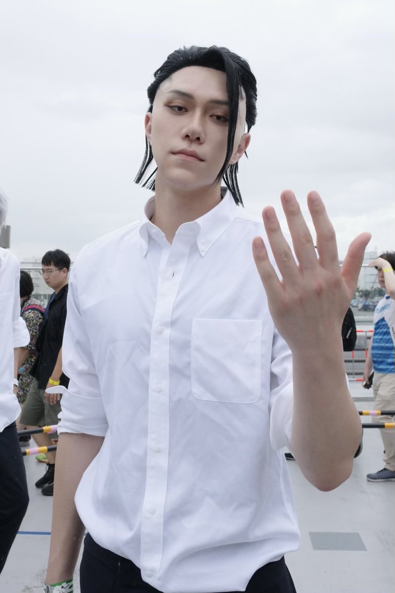 Jin_cosplayer's tweet photo. 「さて、猿ども。始めようか。」

193cm/Geto Suguru

呪術廻戦/Jujutsu Kaisen

#c108
#c108cos
#呪術廻戦コスプレ
#夏コミ https://t.co/Hup0Roj0qW