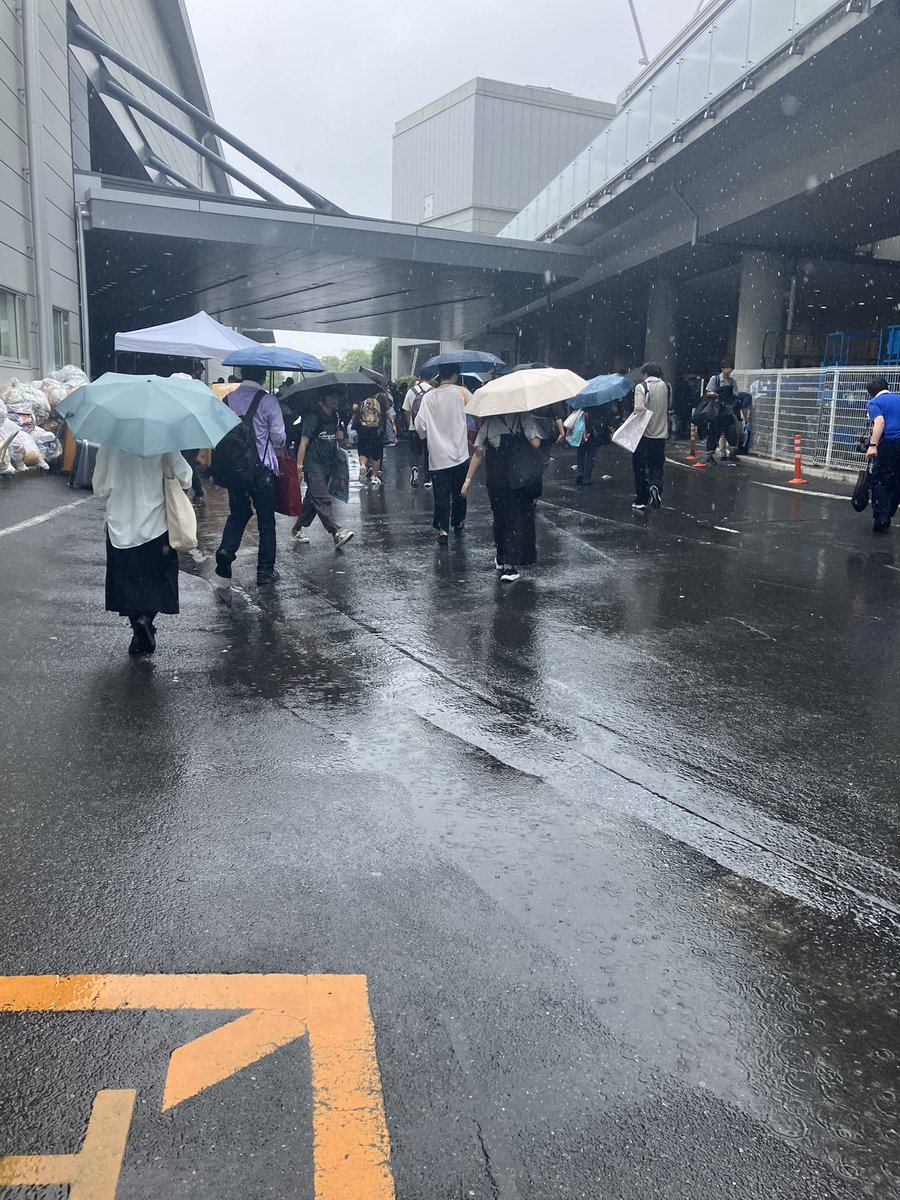 mrmrpotato's tweet photo. 雨がすげー降ってるし、さんざんですわ https://t.co/YxxWpF8RlA