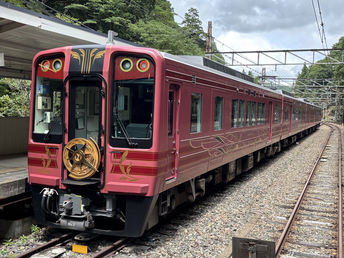 clxvec's tweet photo. 高野山からの帰路は"GRAN天空"を楽しむ!
#南海電鉄 #GRAN天空 https://t.co/Vq2AH2ChRA