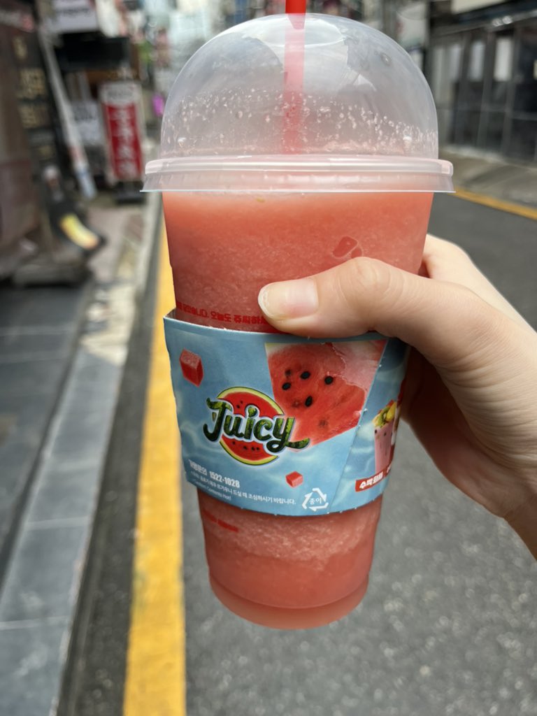 ki393980972718's tweet photo. イゴリアルスイカジュース
これで5000ウォンなの意味わからん https://t.co/x5Go6v7Gyu