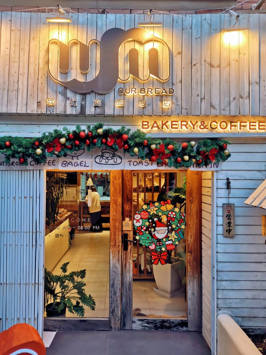 girovers's tweet photo. Christmas is around the corner! May your days be filled with warm hugs, sweet treats and all the little joys that make this season magical! https://t.co/eRuvcrYFyG