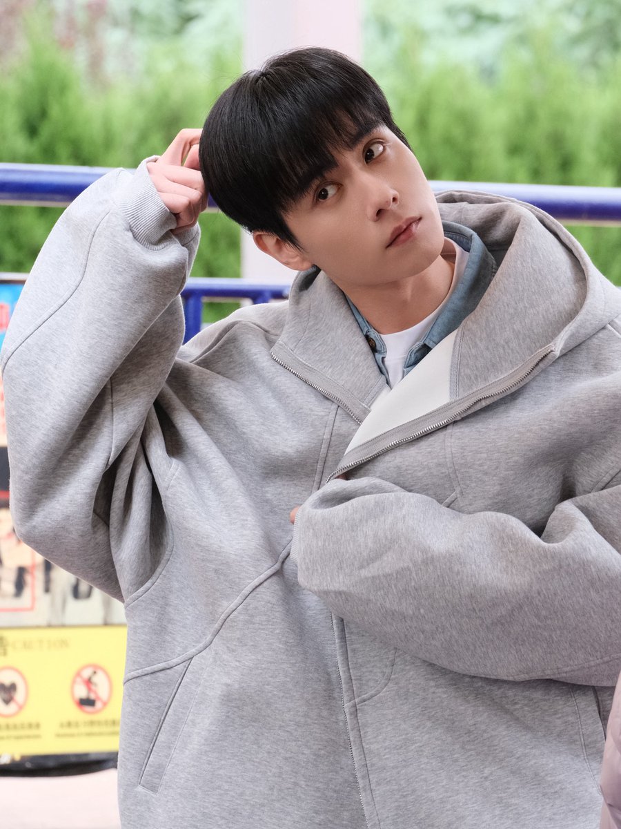HYTarchive's tweet photo. 260816 胡一天工作室 Hu Yitian Studio Weibo update

📸 “Some happy little moments with Xiao Jiang @ HuYitian 🎡”

(1/3)
https://t.co/ztxmg5dNbe
#HuYitian #胡一天 #天才女友 #GeniusGirlfriend https://t.co/OpgDsDA3Sk