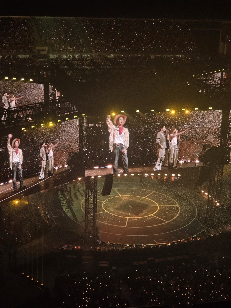 bangwoolkie's tweet photo. It was magical 💜💜 https://t.co/GflJuW9mWJ