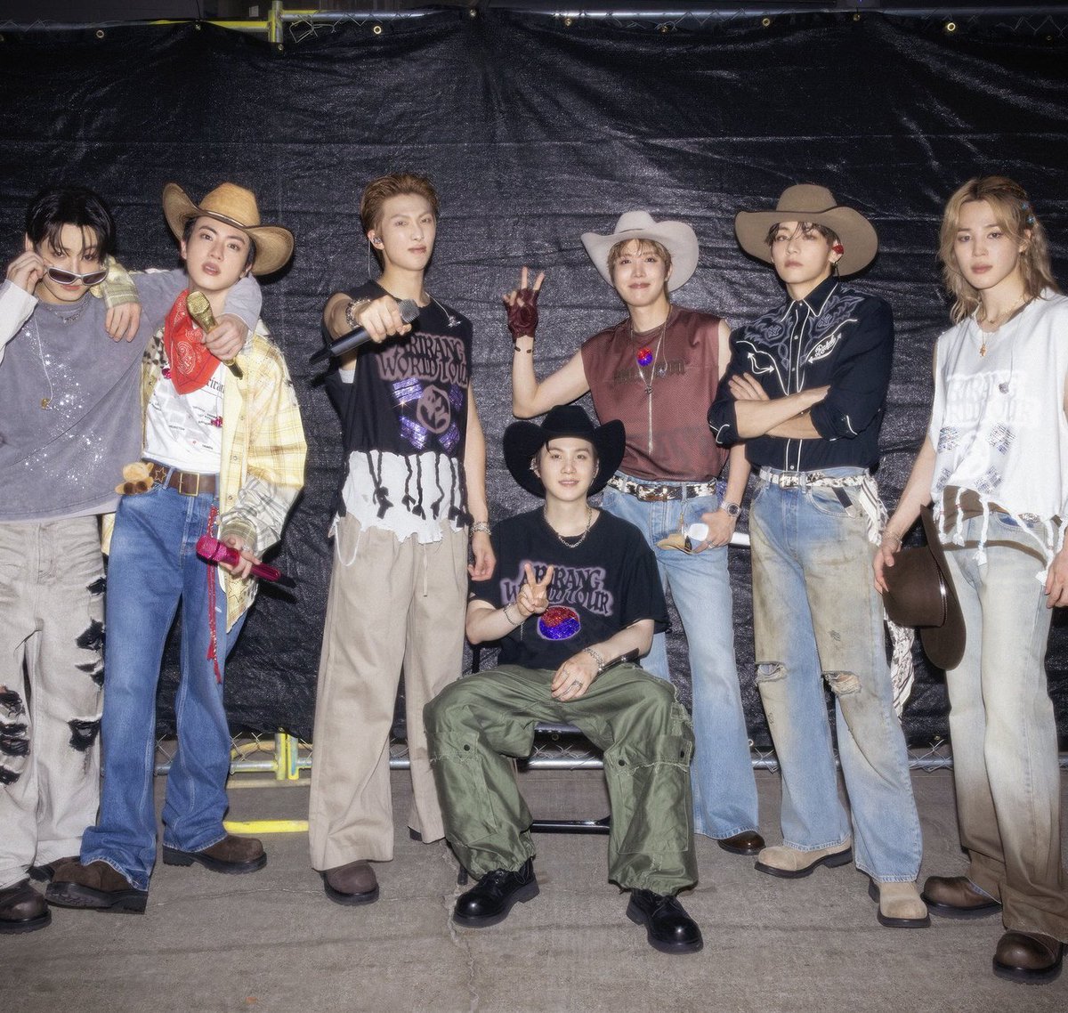 btsdaily77's tweet photo. OUR 7 COWBOYS 🤠 https://t.co/MhUAzRtXQX