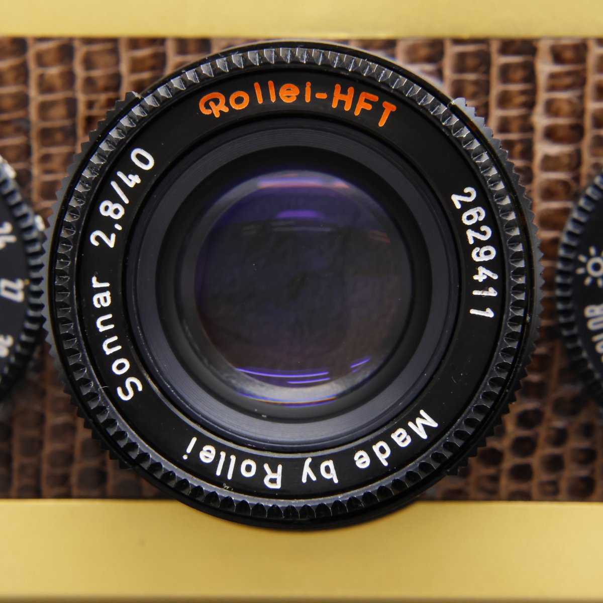mapcamera's tweet photo. 【PREMIUM COLLECTION】
【WEB限定/先取・下取交換なら買取見積額15%UP対象】
【セット購入キャンペーン対象】
「#Rollei ローライ 35S ゴールド 24 Karat」
「Sonnar 40mm F2.8」を搭載したコンパクトフィルムカメラ、ローライ 35S。
こちらはローライ社の創立60周年記念として、1980年に全世界1500台限定で発売された限定モデルです。
ブラウンのレザーにゴールドというツートンカラーが目を引く一台。
フォーカスは目測にはなりますが、ピント調整やメーターなど実用にも適しています。
ご購入はこちら↓
https://t.co/YPEDlCZnn0
✅マップカメラの中古は安心の1年保証付き✨
✅ショッピングクレジット今なら最大60回まで金利0%
(今なら24回払いの場合 初回¥7,800- 以降 ¥7,400-×23回)
✅安心してお買い物できるマップカメラのサービス一覧はこちら
https://t.co/WSgznaQIUd