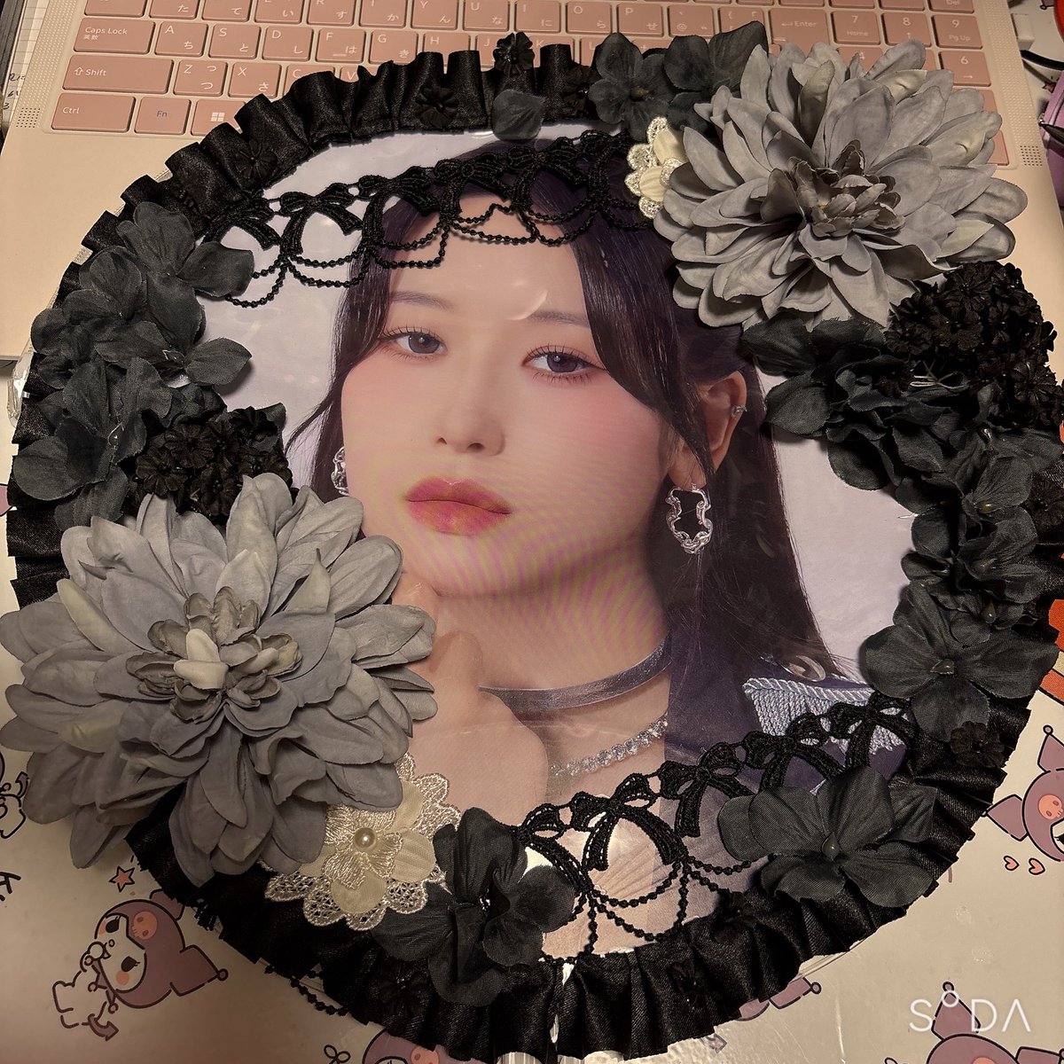 minmin_0215's tweet photo. 花咲く道イメージで友達がお花でうちわデコしてたから私も便乗で！！🌸
一緒にうちわデコしてる人写真撮ろっ！！ https://t.co/S0cGS0y3jF