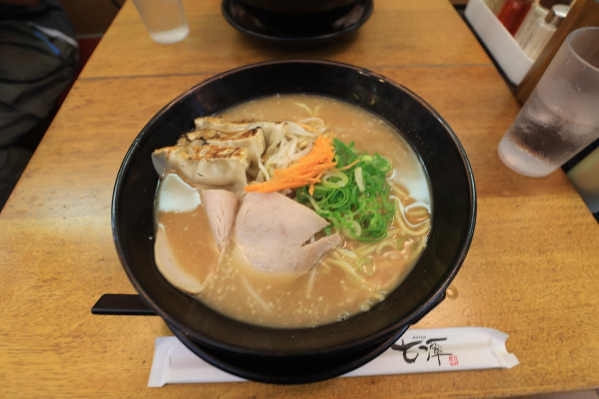 clxvec's tweet photo. 難波に着いて昼食! https://t.co/0nb9W7w2zD