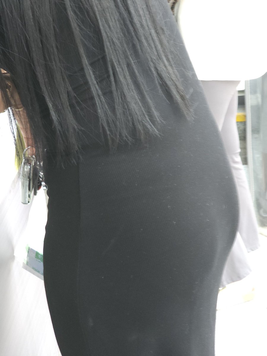 Liu3o7k's tweet photo. 出去买杯奶茶，发现一个圆润得东西。比我老婆差点意思。🤭 https://t.co/ZZXtV8of7z