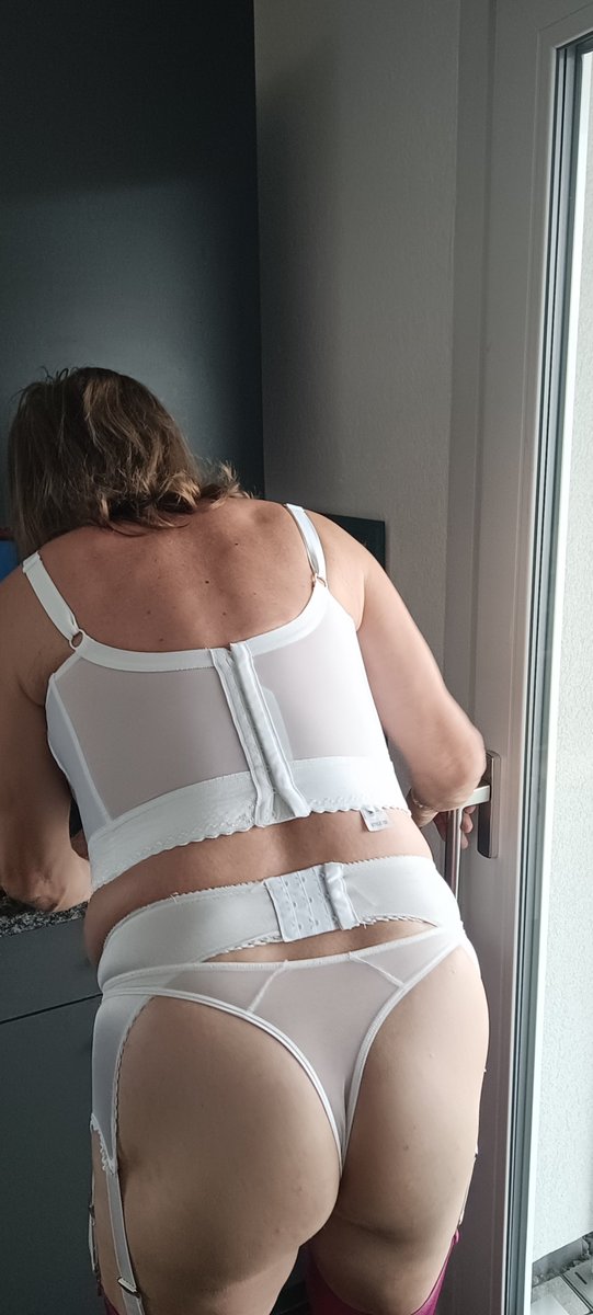 AndreaMoreau11's tweet photo. Sonntag, perfekt um Männer zu empfangen und mich arschficken zu lassen, komm ich lutsche auch Schwänze #cumdump #Nutte #Mariconcita #fuckboy #Femboy #Fucktoy #Schlampe #gaysex #Anal #Sissy #Analsex #Fashion #putita #cocksucker #gaysex #blowjob #Hure #officefun #cumtribute RT !! https://t.co/qimH0e3Fxi