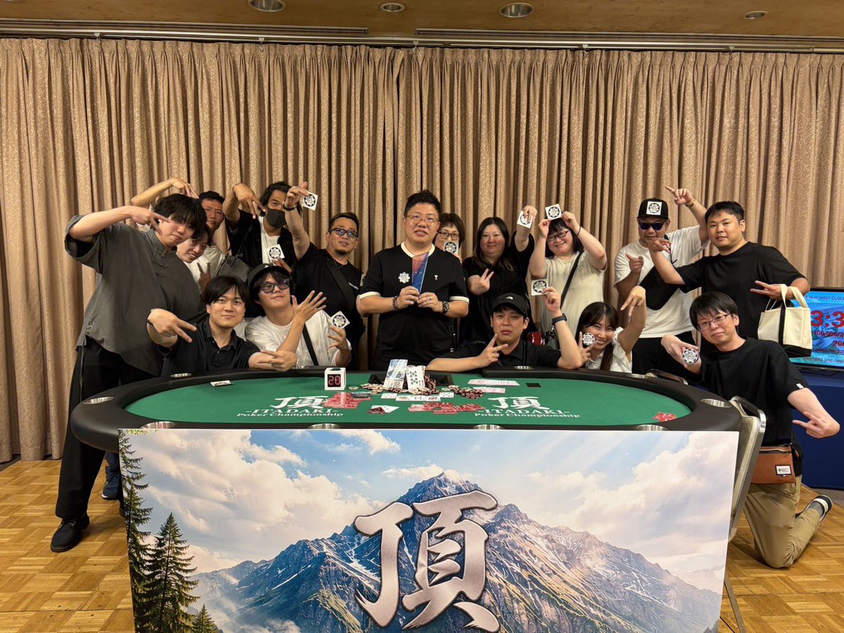 9_casino's tweet photo. 〜頂〜  poker Championship
 #8 SHOT CLOCK RUSH
FTのみなさん及び優勝写真です！
 
優勝🏆Beal様 ✨
第2位 ボスベイビー様
3位 イシカワ様
4位ToTo@阿佐ヶ谷QUEENSEA様
5位マツポン様
6位軍曹様
入賞者の皆様です✨おめでとうございます🎉
64エントリーという沢山のご参加ありがとうございました！ https://t.co/pIEt3HL0Oi