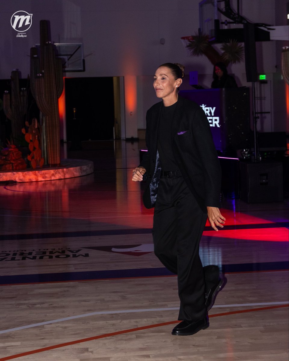 PhoenixMercury's tweet photo. The world gets to celebrate Diana tomorrow. Tonight, Diana gets to celebrate with her people. https://t.co/HIsLuRFHoM