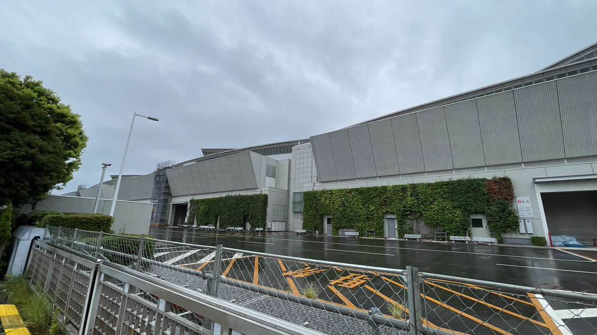 karuisi_'s tweet photo. コミケ期間中のコミケでない場所。
(工事中) https://t.co/o4sq9ZdGEK