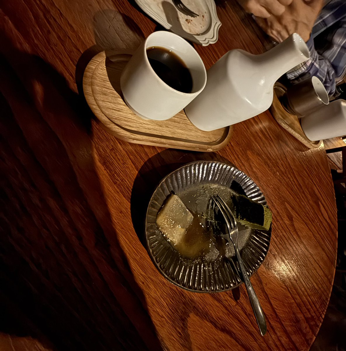 RIE250SE's tweet photo. 抹茶ﾃﾘｰﾇのわらび餅そえ＆ｺｰﾋｰ☕
いただいてる😋 https://t.co/LjpqmIrPfc
