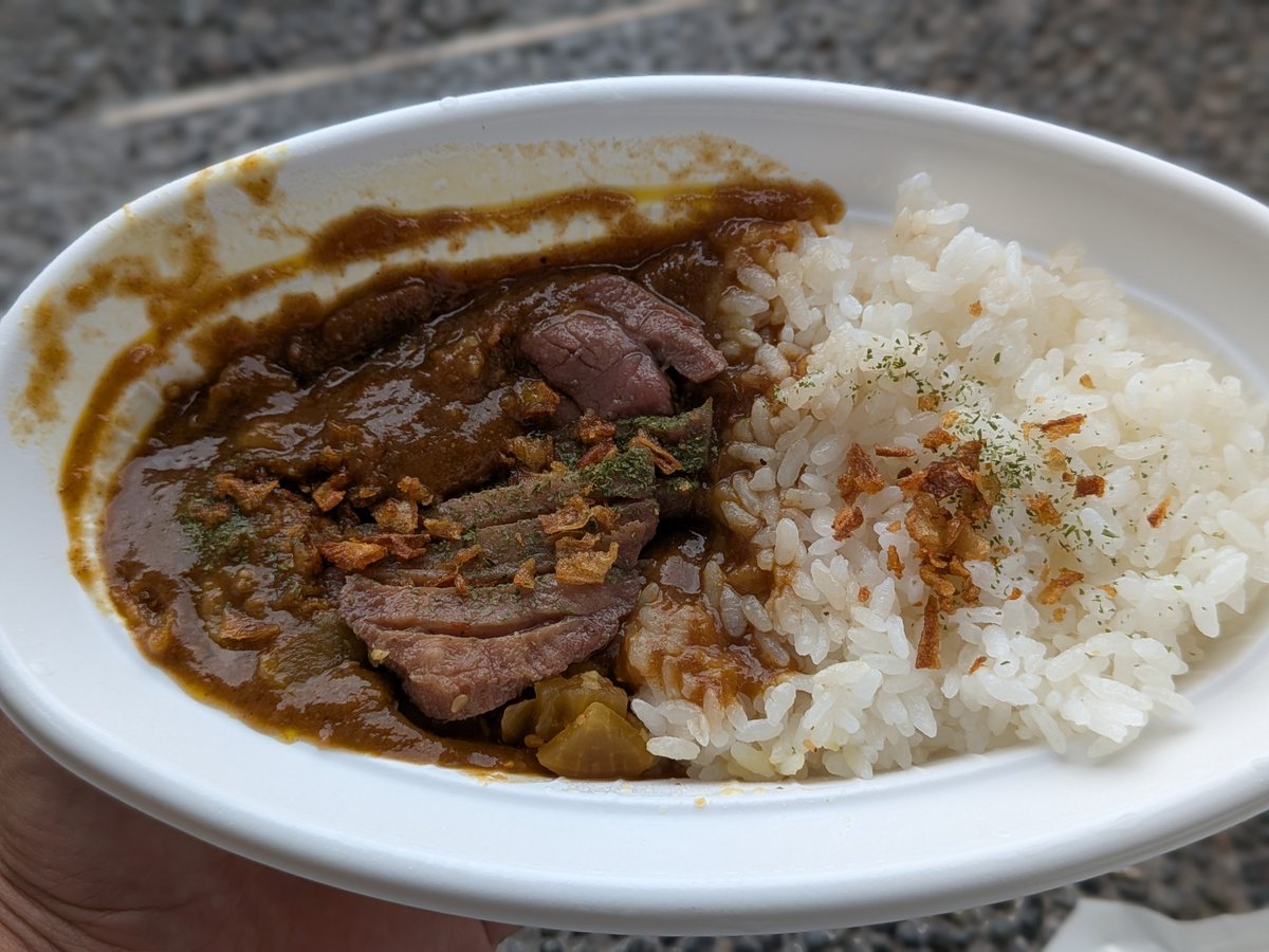 YAMASTA2025jub's tweet photo. スタグル番外編 VS横浜FC②
俺の牛タンカレー食ってみな。
牛タンに惹かれ買ってみました
注文は厚切り牛タンカレー🍛
牛タン旨し
カレーは深いコクのある味わいで好みの味
だが少しご飯の量は少なめなので１品での満足感は少なめ
まぁスタグルだしこんなもんか https://t.co/yo1C7IaJSS