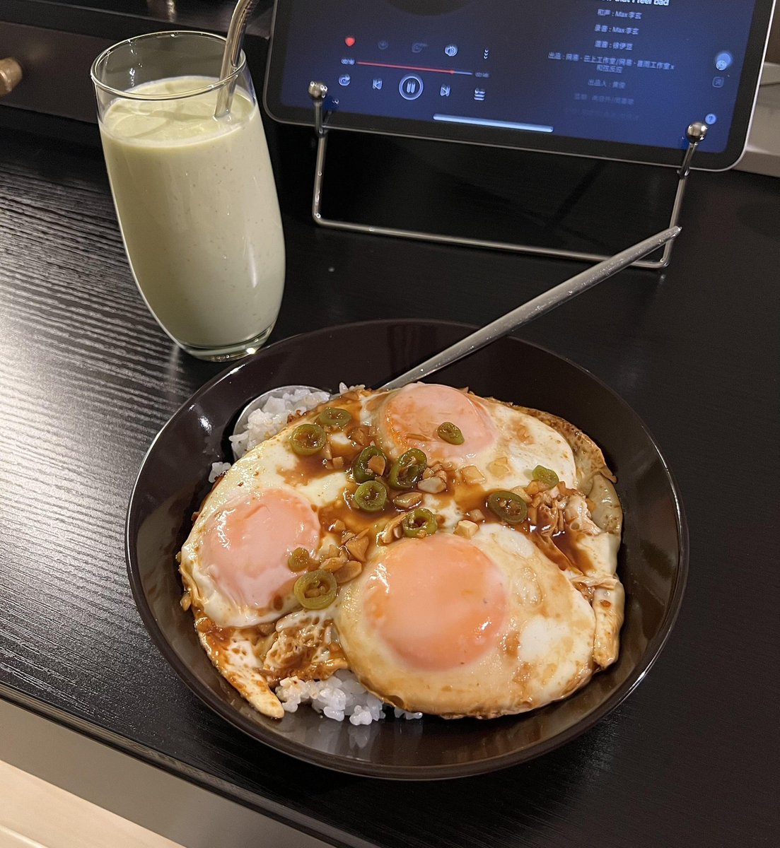 ningqingyueyue's tweet photo. Good morning everybody
今気がついたんだけどmitの物理のおじちゃん右胸に目玉焼き乗ってて草 https://t.co/EjCNgJzK8w