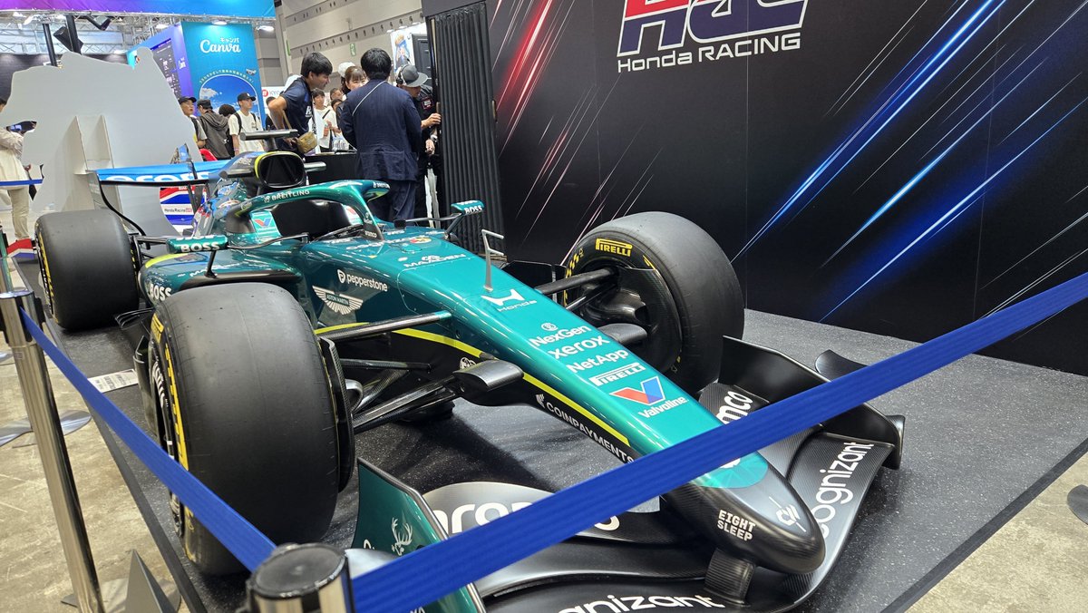 Elfead's tweet photo. まさかコミケでF1マシン見るとは思わなんだ https://t.co/miEds2o9vZ
