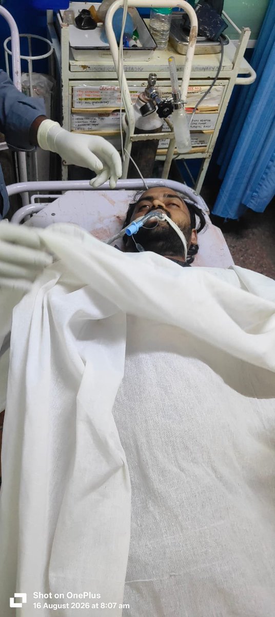 treeni's tweet photo. Horrible One From Delhi!

In Kalyanpuri, Anil Kumar, a sanitation worker, was stabbed to death by a co-worker in broad daylight.

While the victim was rushed in an ambulance, he allegedly named 'Gulshan' for the attack. https://t.co/Et4RhvF4WN