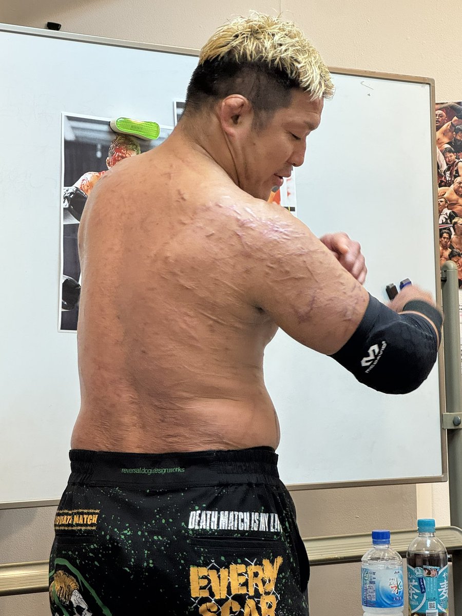 cocoyu_p's tweet photo. 今年もプロレス芸術祭へ。うっとりしたりワクワクしたりたくさんのプロレス愛を受けてきました☺️選手のトークショーにも参加。あれこれ興味深いお話が聞けて楽しかったー😆デスマッチファイターの背中はかっこいい！ https://t.co/Un3xwkEHPt