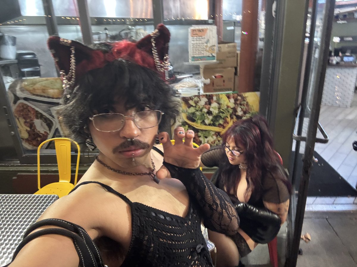 3atthu's tweet photo. trade hunt at the yaoi rave was a #fail :( https://t.co/MrNZcllQfQ